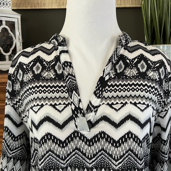 Almost Famous Black Geometric Print Belted Tribal Boho‎ Blouse Sz. XL Juniors - Picture 3 of 14
